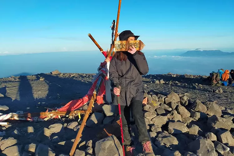 Menaklukkan Puncak Semeru